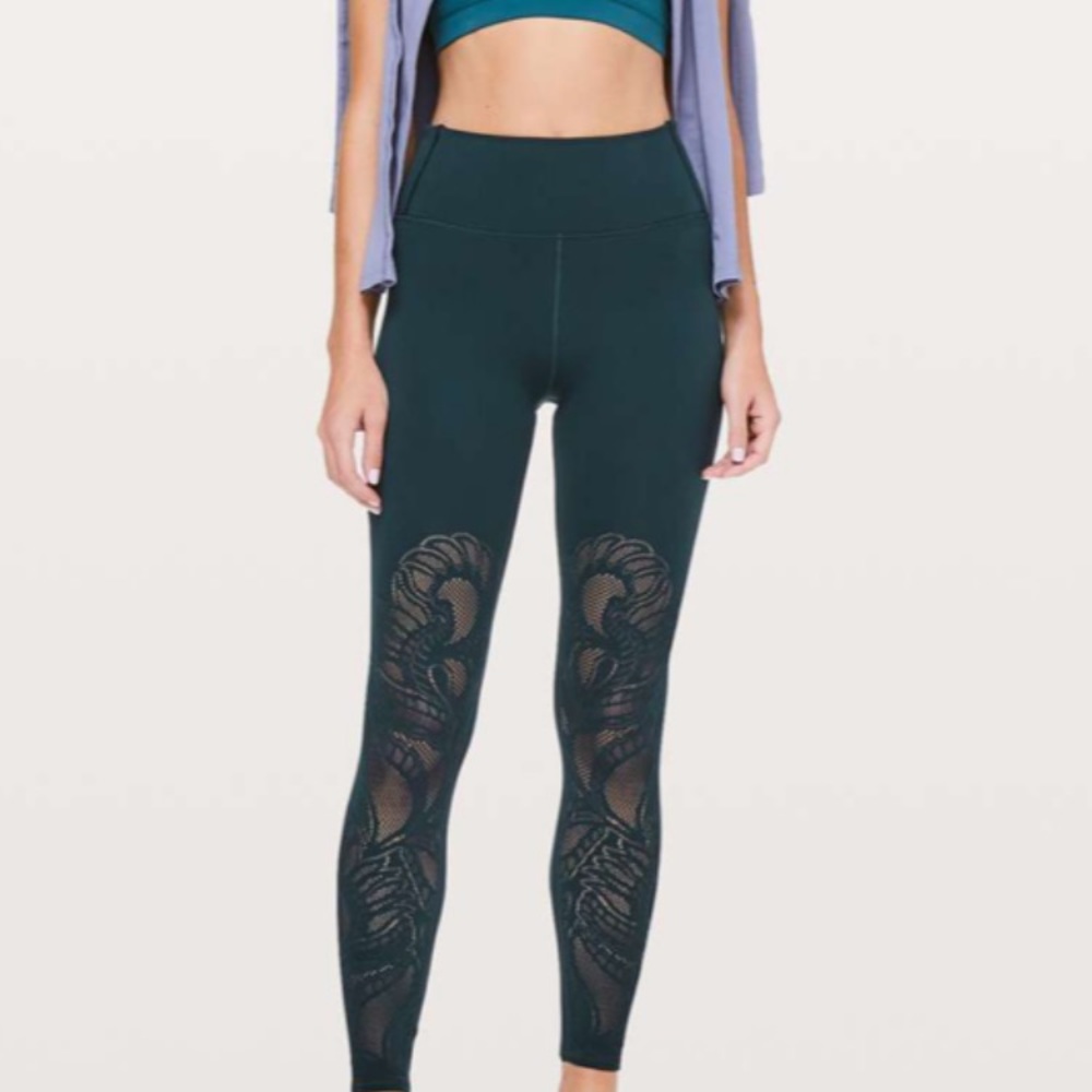 Lululemon Reveal Tight Lattice Paisley size 4